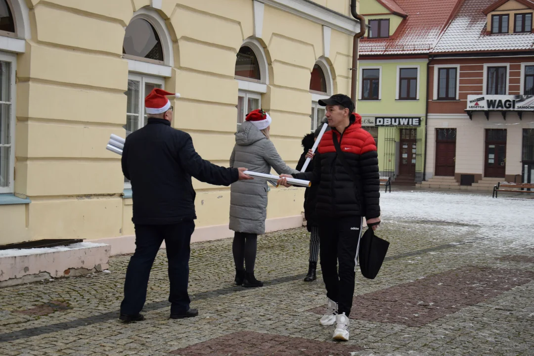 Mikołajki w Łęczycy. Burmistrz rozdawał kalendarze