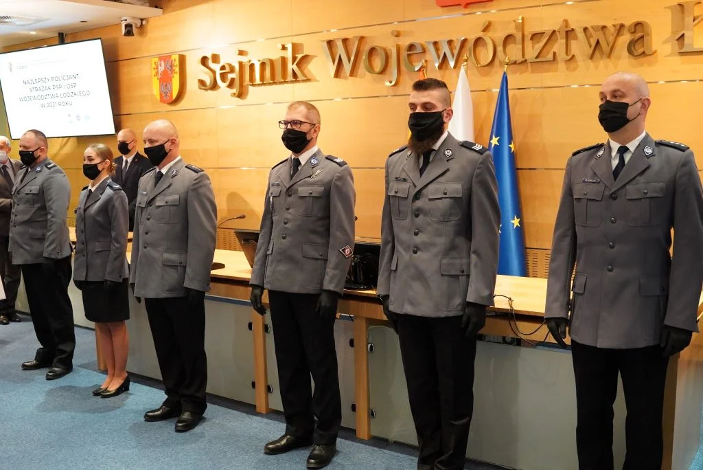 Uhonorowali najlepszych policjantów i strażaków. Wśród nagrodzonych łęczycki mundurowy! 