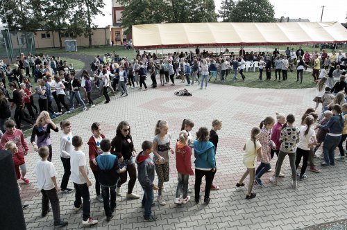 "Międzypokoleniowy Piknik Integracyjny" w Grabowie - Zdjęcie główne