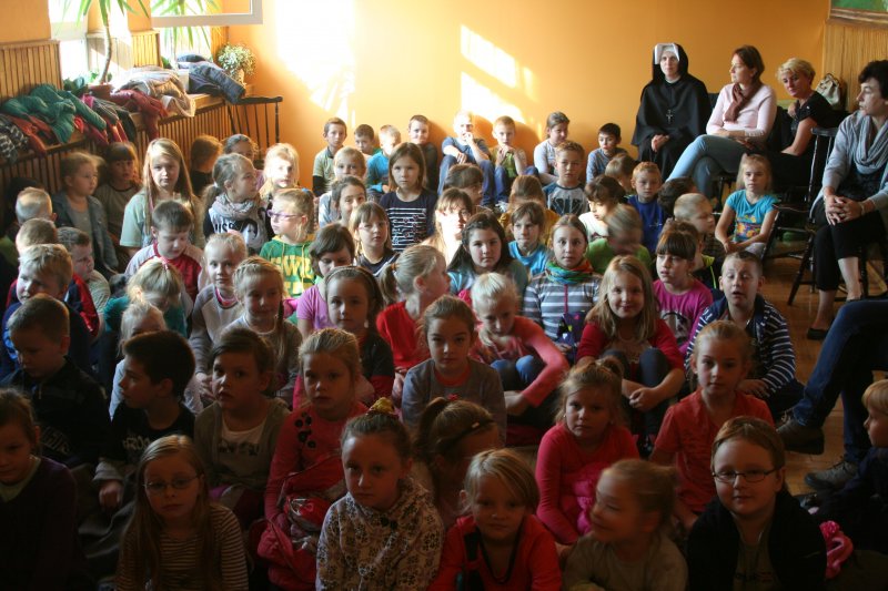 Teatr Maska w Gminnej Bibliotece Publicznej w Świnicach Warckich - Zdjęcie główne