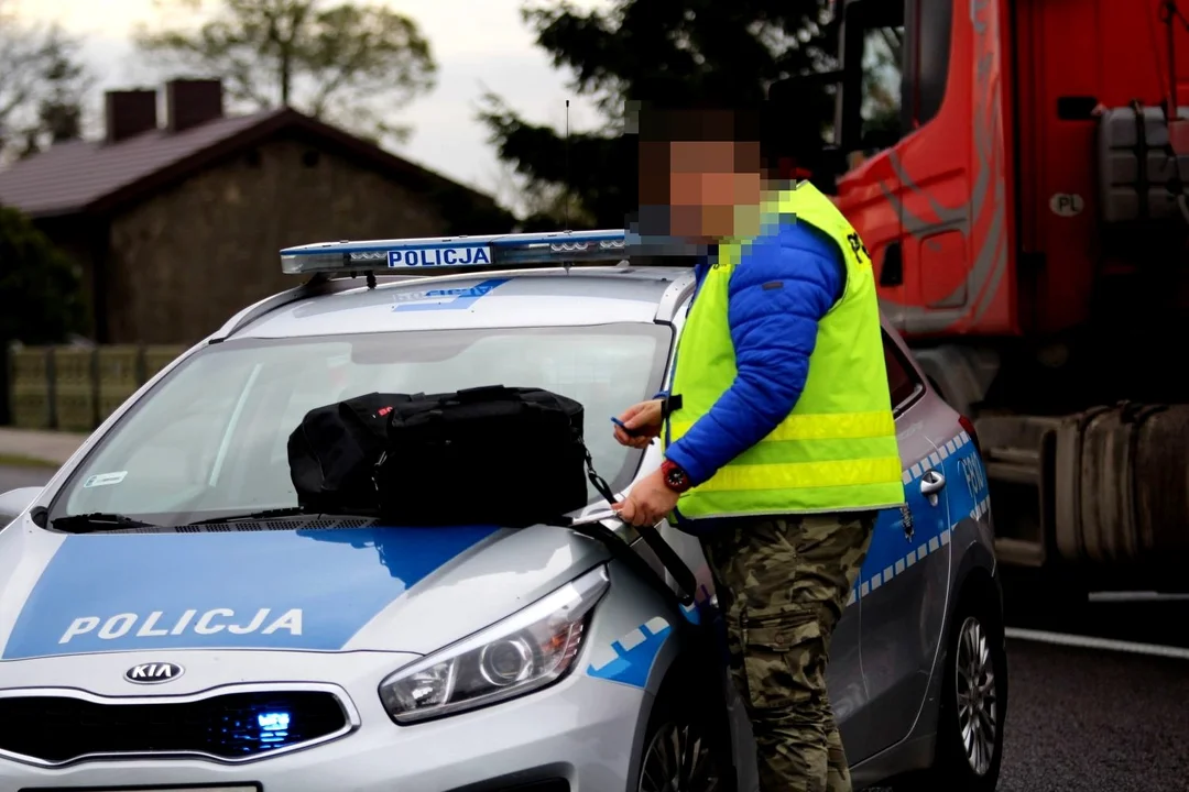 Kobieta w rękach policji. Wyrządziła duże straty w sklepach - Zdjęcie główne