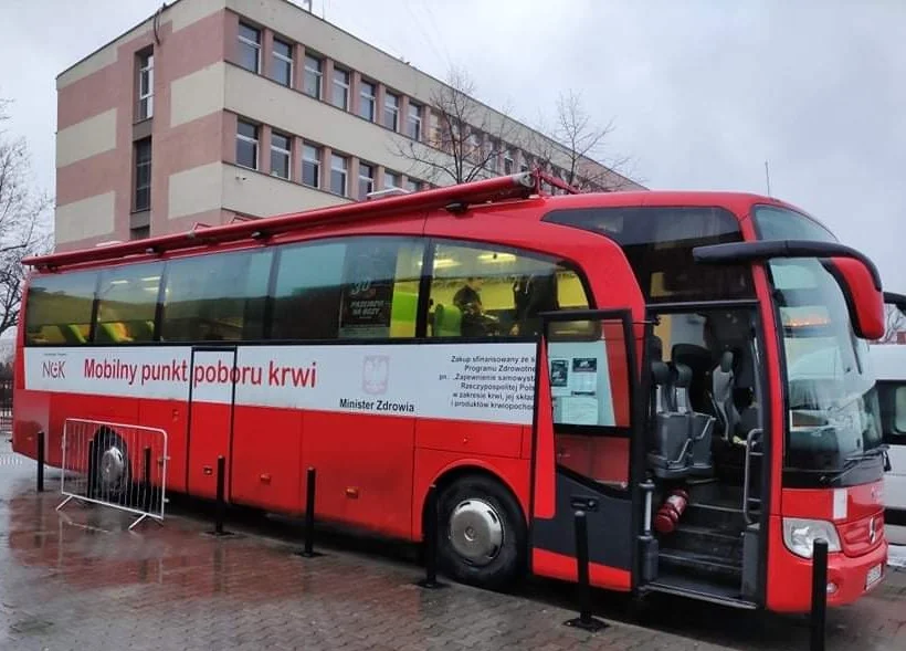 Ambulans RCKiK zaparkuje w Łęczycy. Każdy, kto odda krew, otrzyma wielkanocny upominek - Zdjęcie główne