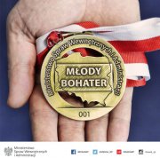 "Młody Bohater" - szef MSWiA nagradza bohaterskie zachowania dzieci  - Zdjęcie główne