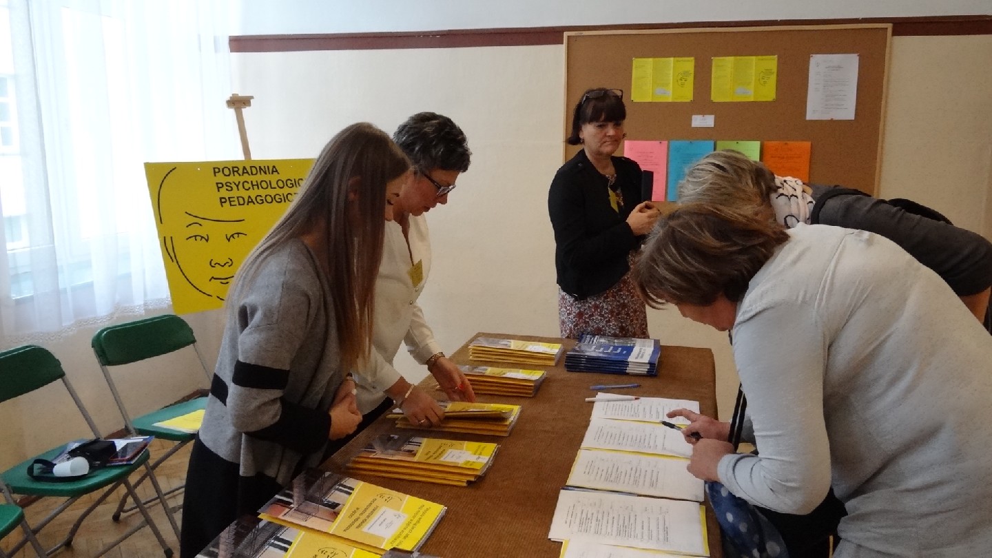 "Problemy współczesnych nastolatków" - Zdjęcie główne