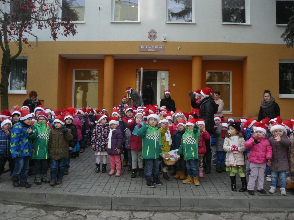 Mikołajkowy przemarsz przedszkolaków  - Zdjęcie główne