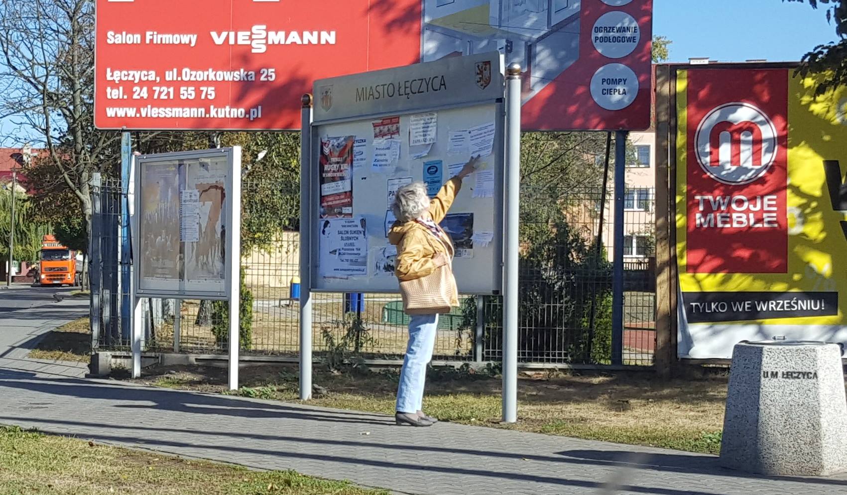 Komu przeszkadzały nowe tablice i gablota informacyjna? - Zdjęcie główne