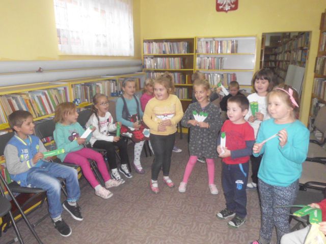 Głośne czytanie w Bibliotece - Zdjęcie główne