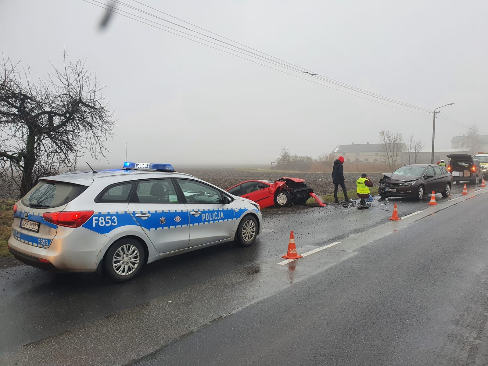 Czołowe zderzenie, dwie osoby w szpitalu! - Zdjęcie główne