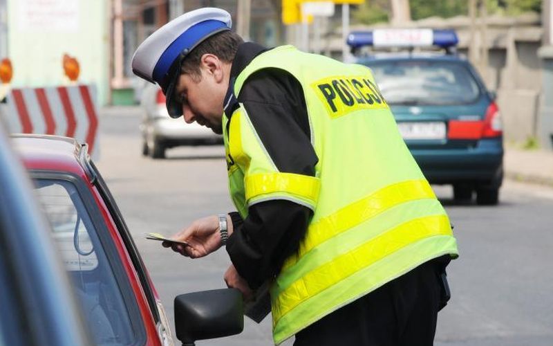 Prowadził auto pod wpływem alkoholu i z sądowym zakazem. Zatrzymał go policjant po służbie - Zdjęcie główne