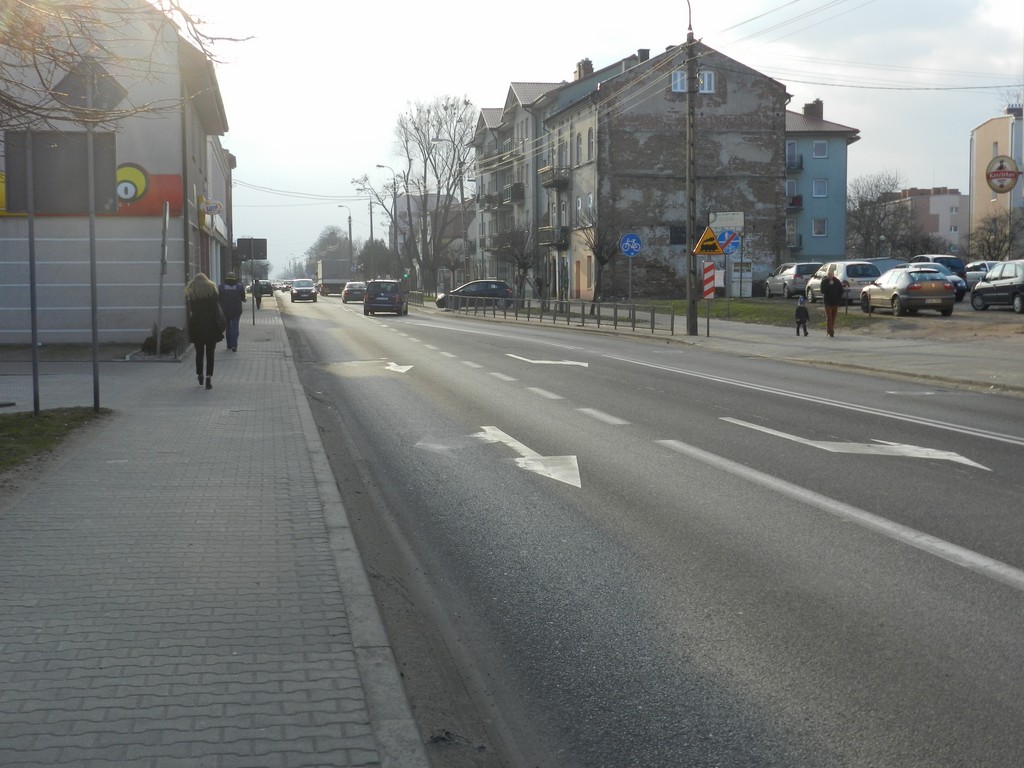 Niebezpiecznie na ulicy Kaliskiej? Radny chce zamontować tam barierki - Zdjęcie główne