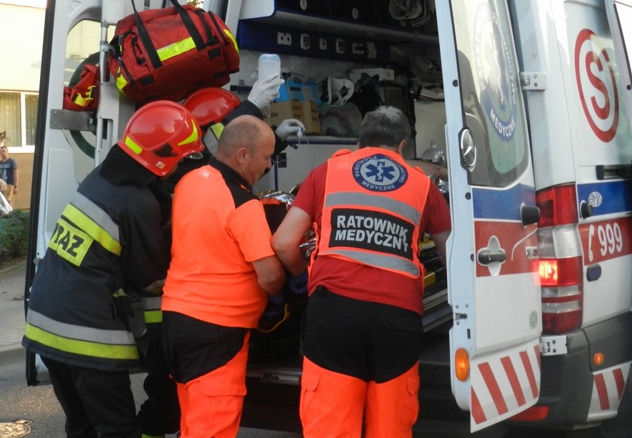 Nieszczęśliwy wypadek pod Łęczycą - mężczyzna wypadł z okna  - Zdjęcie główne