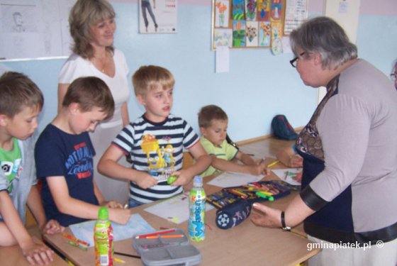 Babcia Basia opowiada bajki w podstawówce w Piątku - Zdjęcie główne