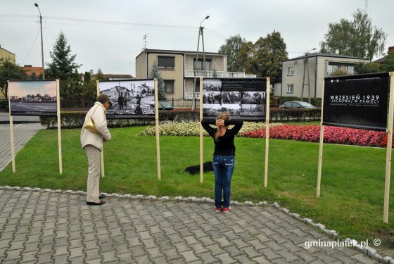 Plenerowa wystawa fotograficzna w Piątku - Zdjęcie główne