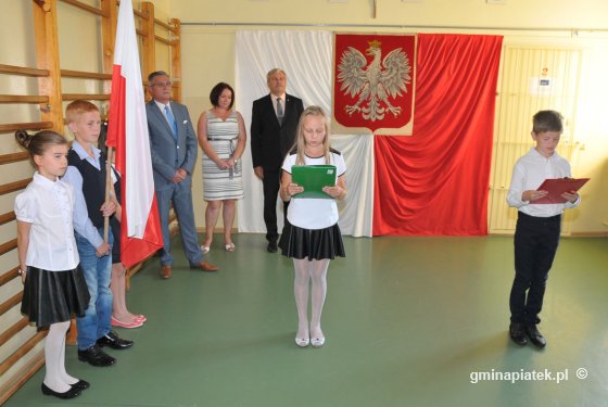 W Czernikowie - nowy rok szkolny z nowym dyrektorem  - Zdjęcie główne