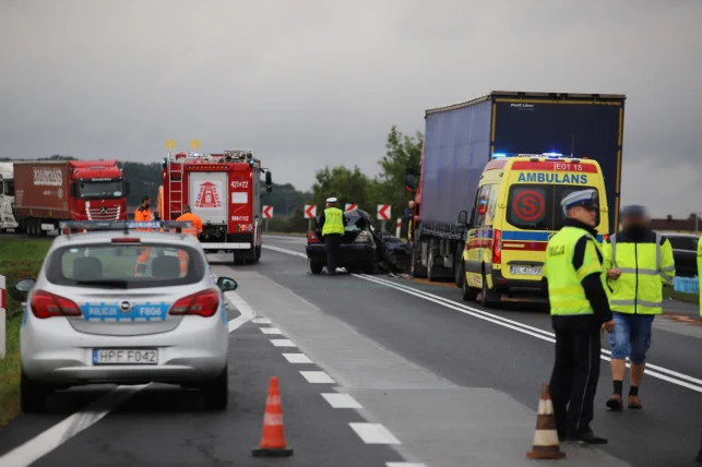 Tragiczny wypadek na DK 92 w Pomarzanach. Jedno z aut było niesprawne, diagnosta usłyszał zarzuty