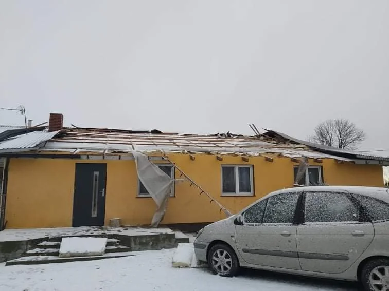 W środku zimy bez dachu nad głową. "Wichura zabrała nam wszystko na co pracowaliśmy całe życie" - Zdjęcie główne