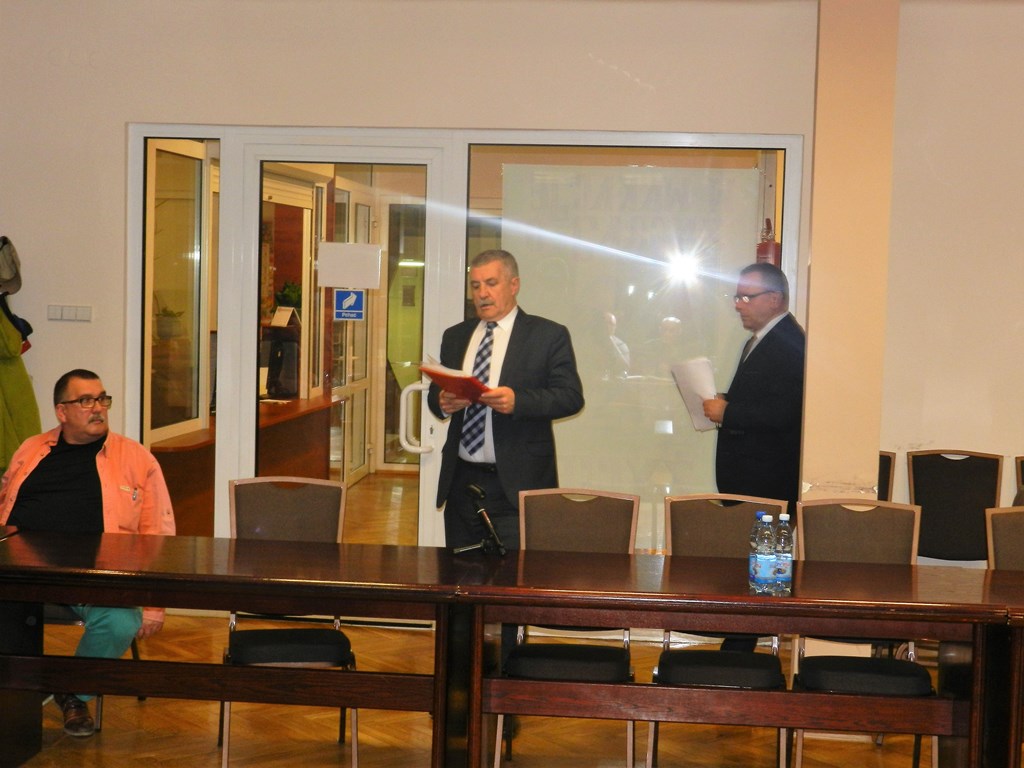 Ostra dyskusja o stadionie. Burmistrz wyszedł z obrad! - Zdjęcie główne