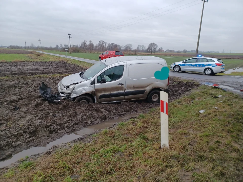 Wypadek na drodze wojewódzkiej nr 703 w Piątku 