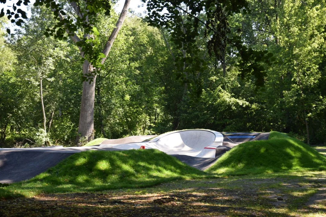 Skateplaza w Parku Miejskim w Łęczycy jest już gotowa