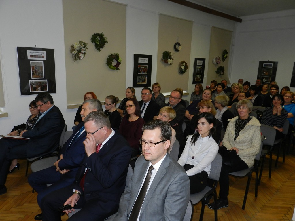 Konferencja oświatowa w Domu Kultury - Zdjęcie główne