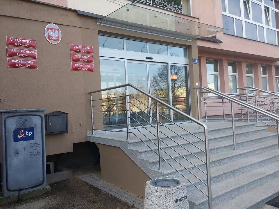 Magistrat ma nowe wejście. Na windę trzeba poczekać - Zdjęcie główne