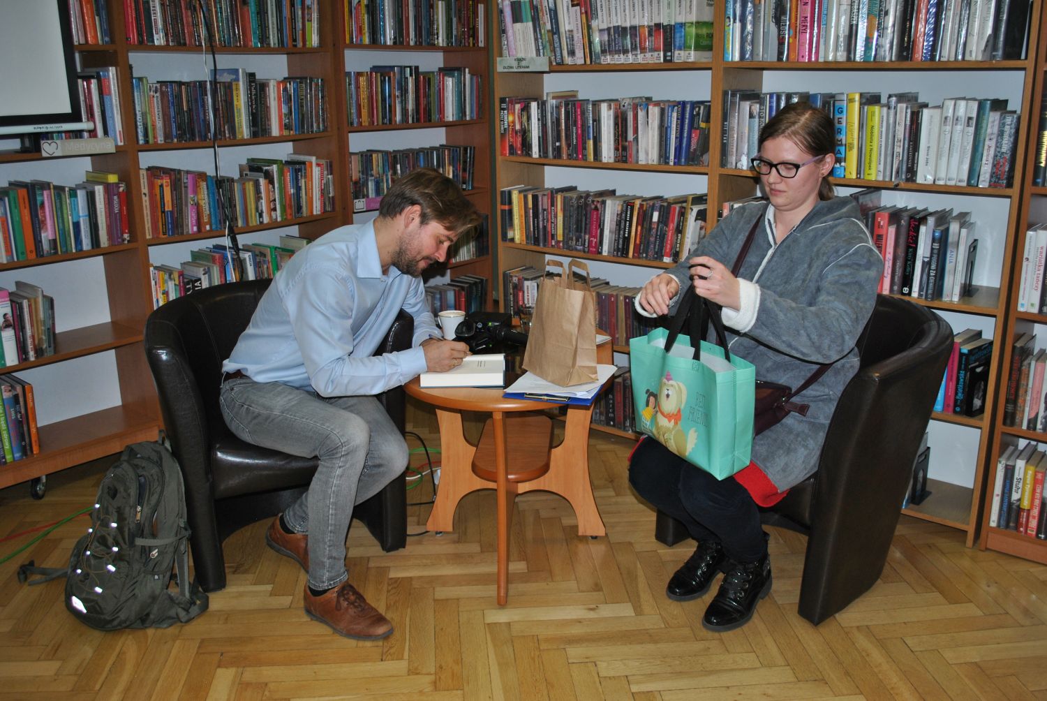 Tomasz Grzywaczewski odwiedził łęczycką bibliotekę