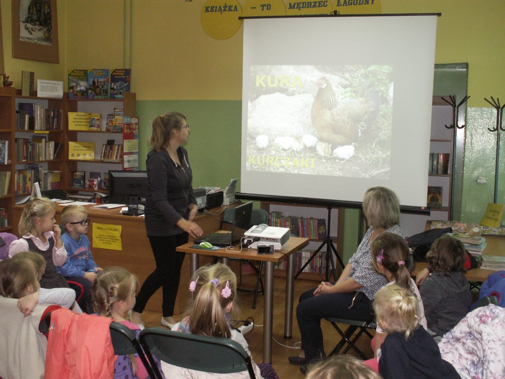 "Wiejskie podwórko" w bibliotece - Zdjęcie główne