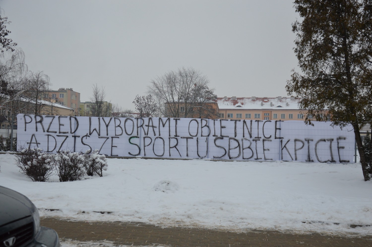 "Kto nie skacze, ten od radnych, hej, hej, hej!"? - Zdjęcie główne