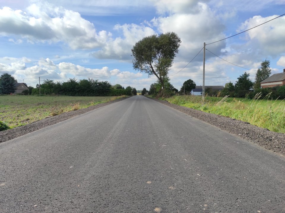 W powiecie łęczyckim będzie bezpieczniej. Zakończono ważne inwestycje drogowe w jednej z gmin [ZDJĘCIA] - Zdjęcie główne