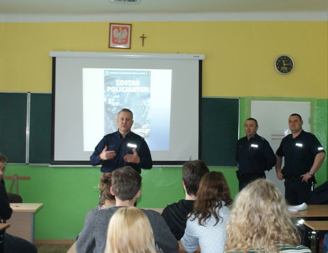 Jak to jest w policji? Dowiedzieli się licealiści - Zdjęcie główne