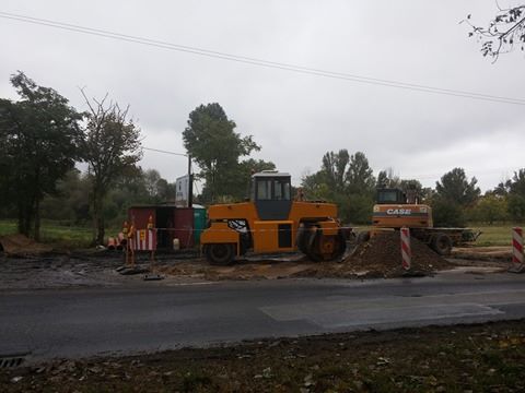 Remontują przepust przy drodze krajowej nr 91 - Zdjęcie główne