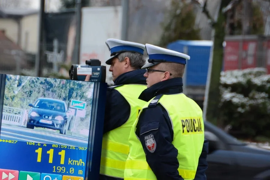 Pędził seatem przez teren zabudowany. 22-latek stracił "prawko" - Zdjęcie główne