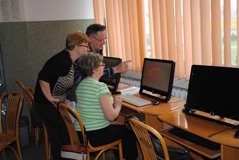 "Podstawy obsługi komputera" w łęczyckiej bibliotece - Zdjęcie główne