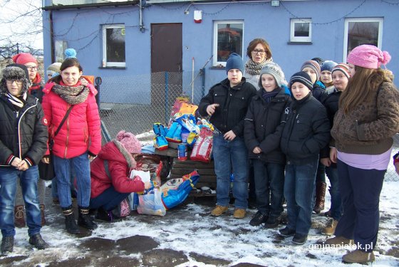 Uczniowie podstawówki w Piątku dla zwierząt ze schroniska w Łęczycy - Zdjęcie główne