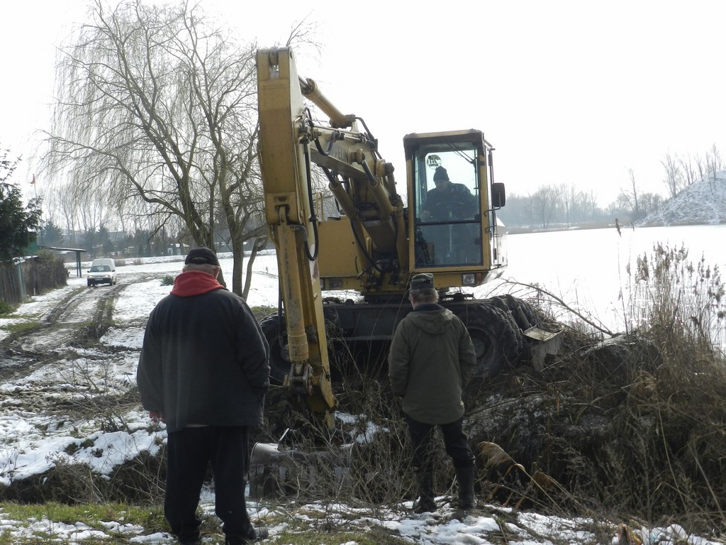 Czyszczą wloty na łęczyckim zalewie - Zdjęcie główne