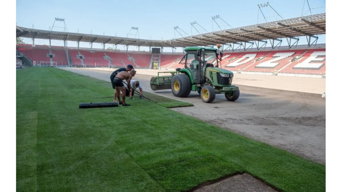 W Sercu Łodzi zaczęła się wymiana murawy