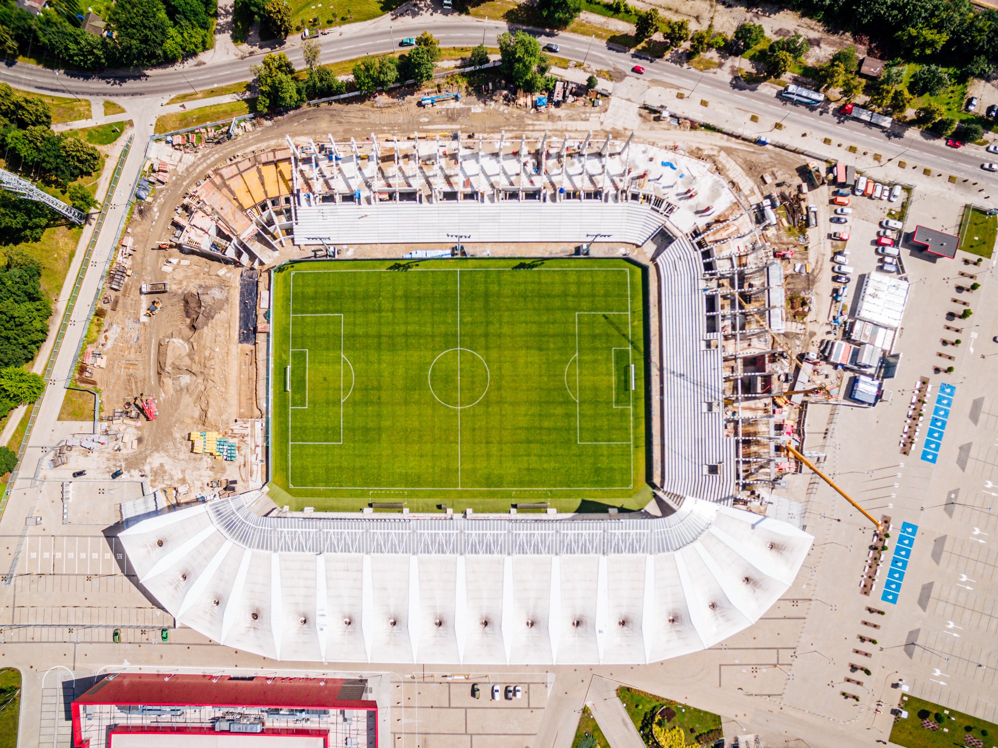 Stadion ŁKS-u pnie się w górę! Codziennie dba o to 100 pracowników - Zdjęcie główne