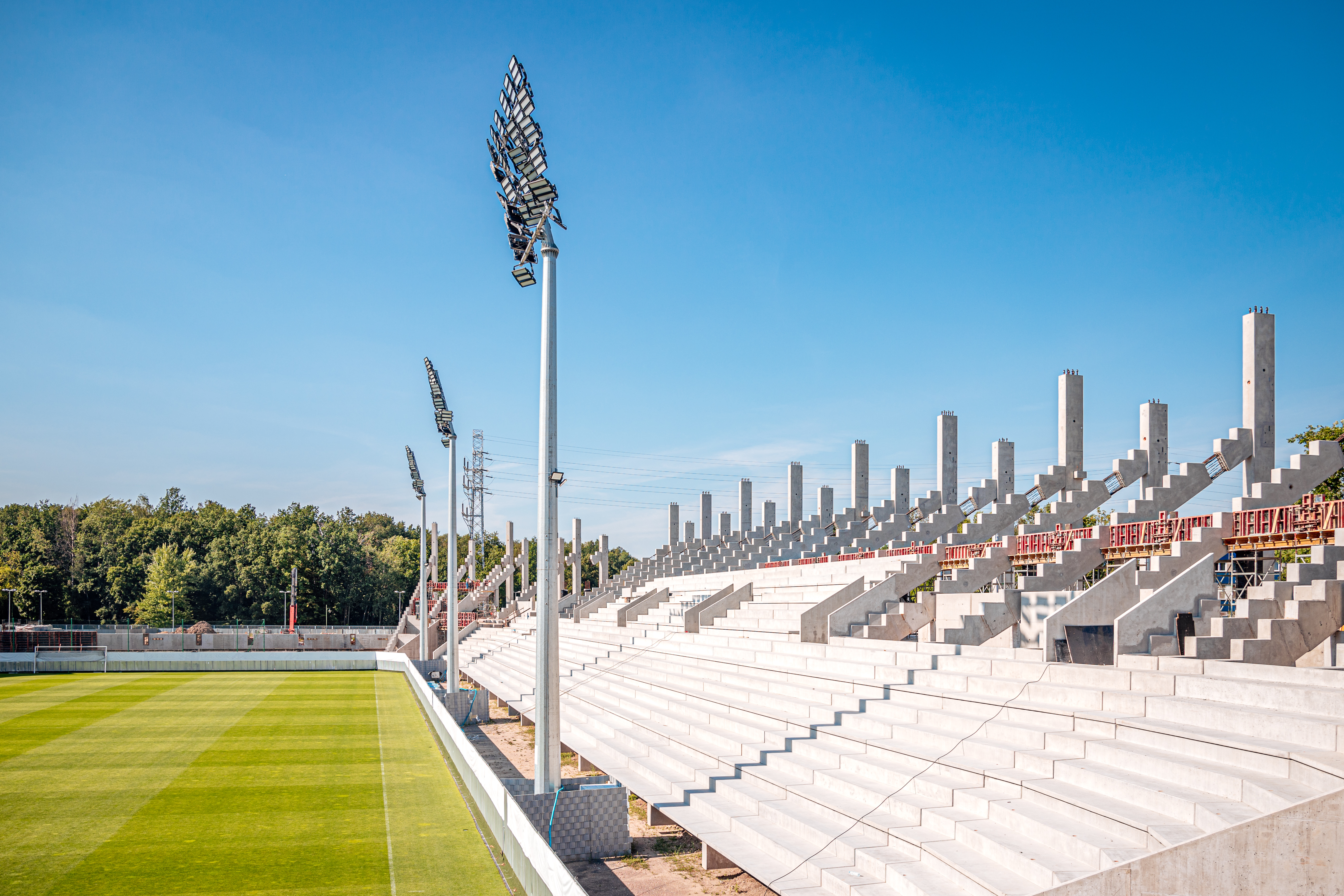 Stadion ŁKS-u. Pogoda dopisuje. Wszystko idzie zgodnie z planem! - Zdjęcie główne
