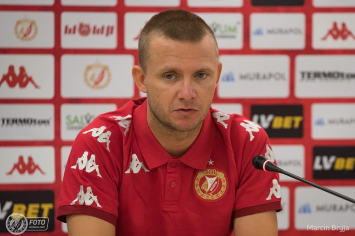 <em>Trener Marcin Stanisławski podczas swojej pierwszej konferencji prasowej w roli trenera futsalowego Widzewa fot. Marcin Bryja / widzew.com</em>