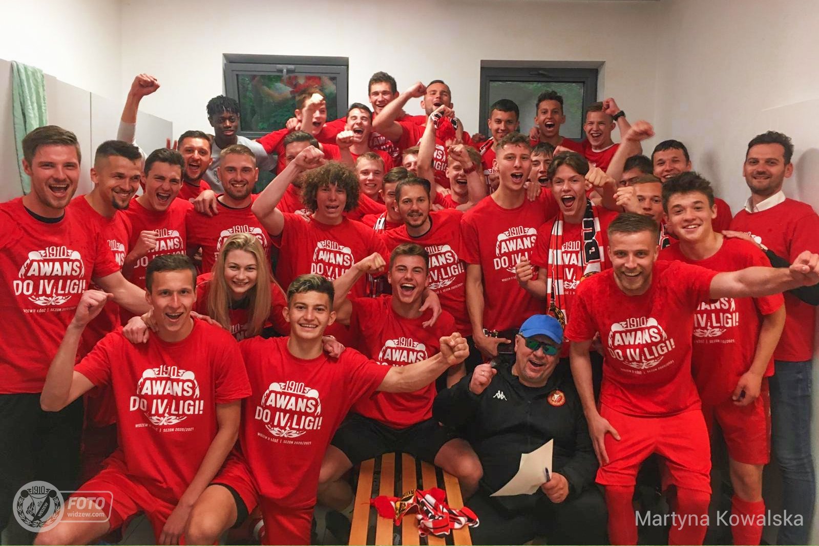 Piłkarze rezerw Widzewa cieszą się z awansu - Zdjęcie główne