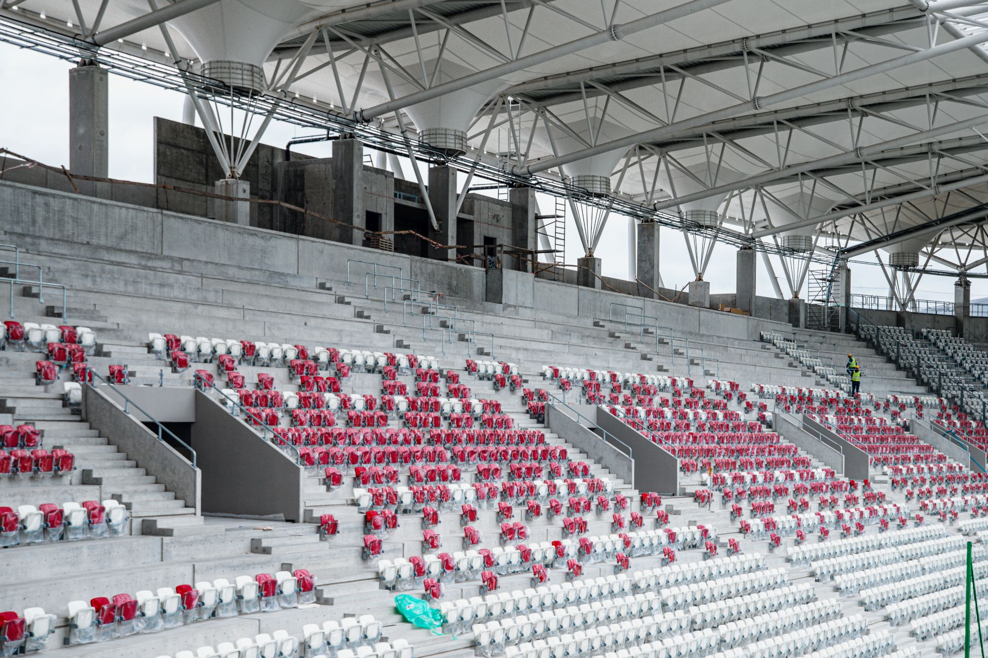 Na stadionie ŁKS-u jest już ponad 7 tysięcy krzesełek! [RAPORT Z BUDOWY] - Zdjęcie główne