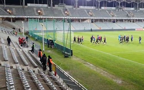 Skandal po meczu Widzewa z Koroną. W Kielcach jak w Albanii - Zdjęcie główne