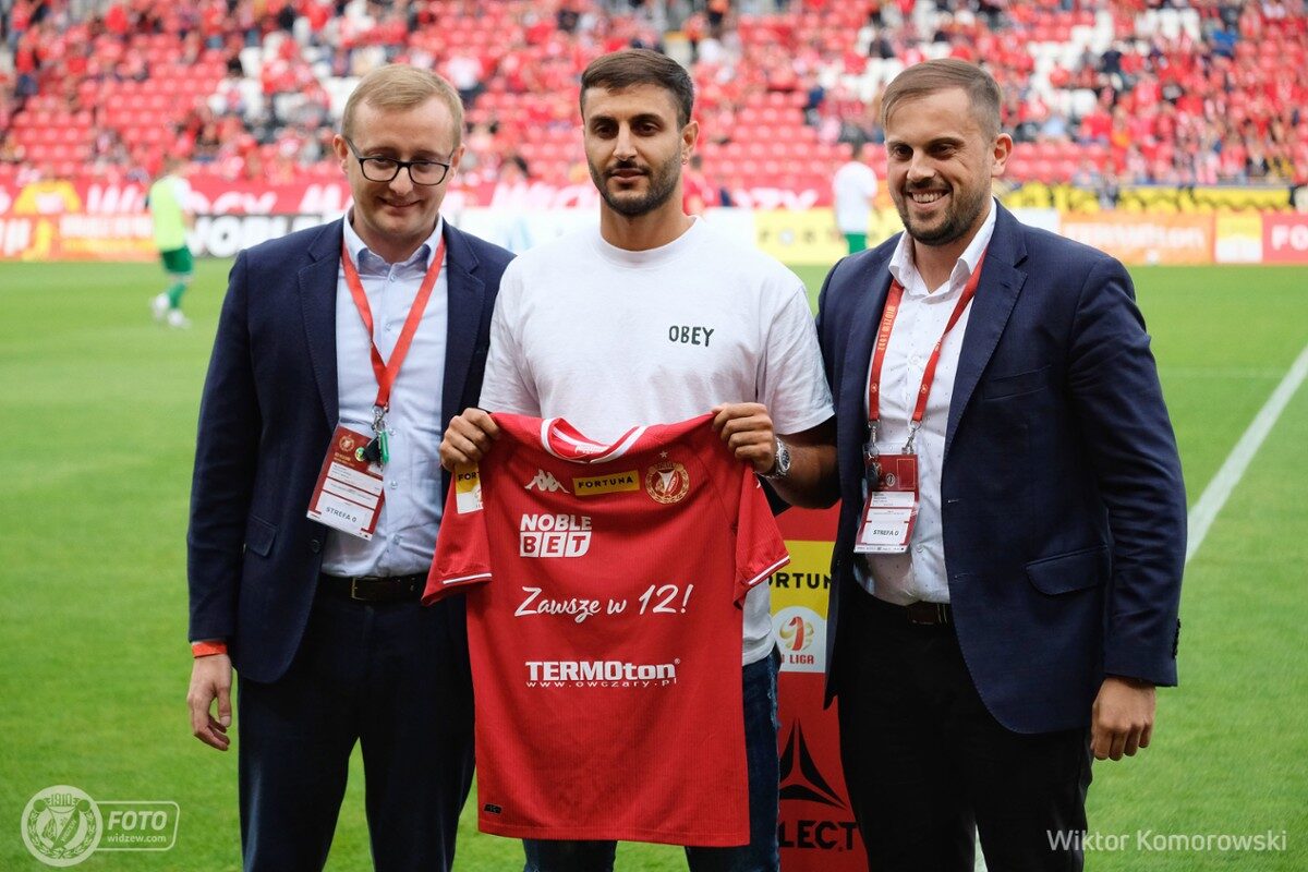 Prezes Widzewa Mateusz Dróżdż, Mattia Montini i dyrektor sportowy Łukasz Stupka/fot. Wiktor Komorowski, widzew.com