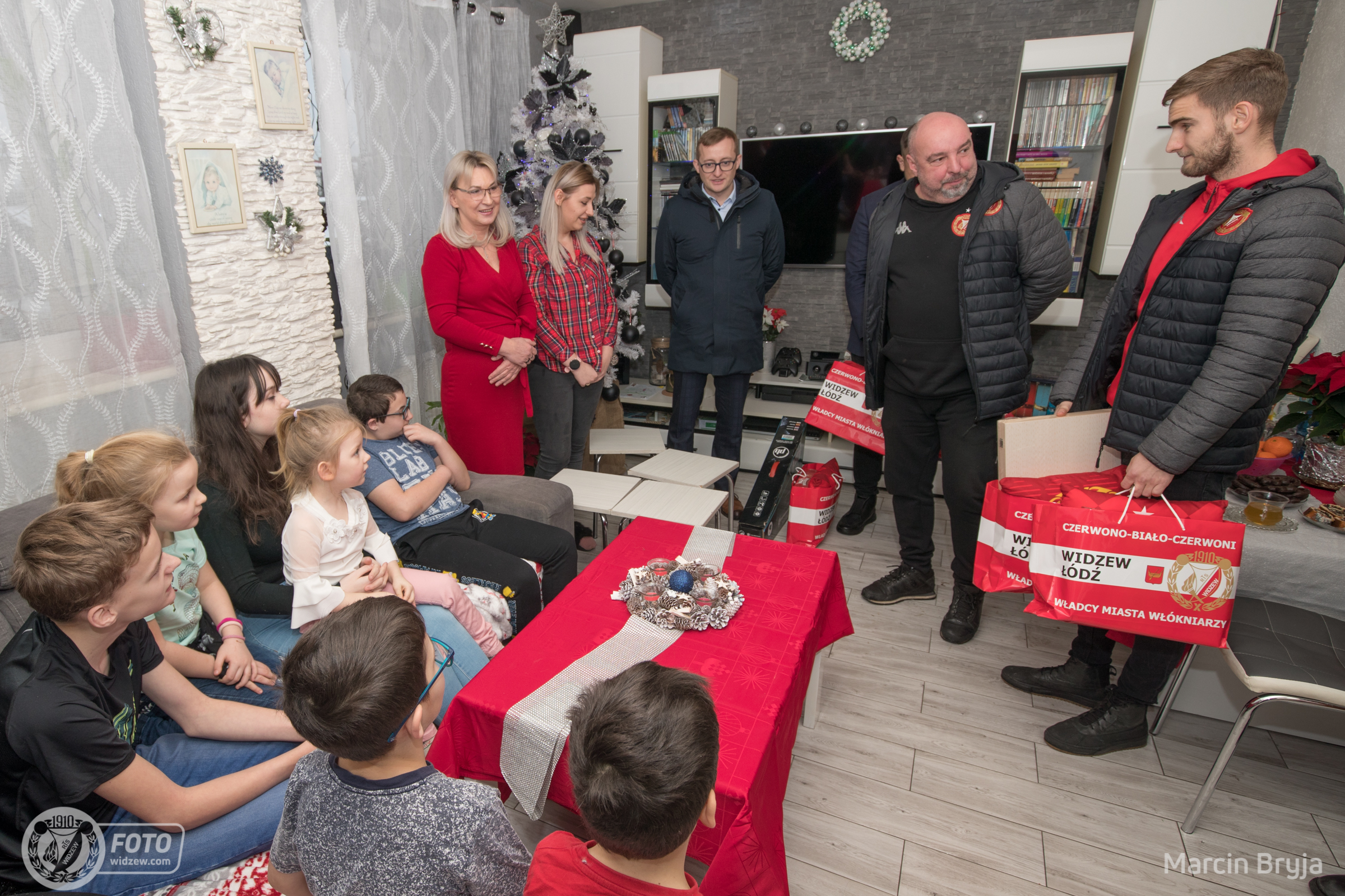 Świąteczna wizyta Widzewa w łódzkich domach dziecka - Zdjęcie główne