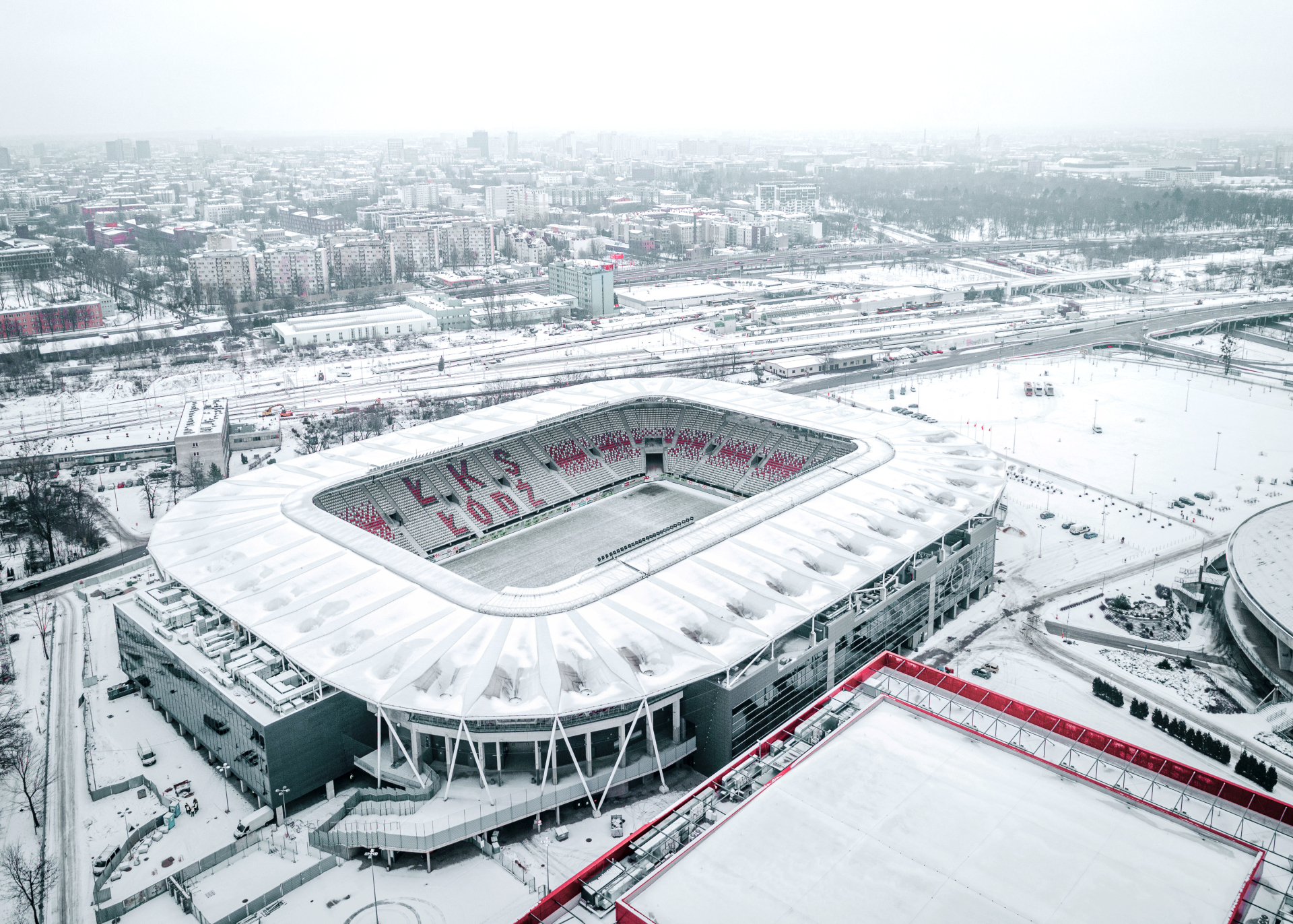 Ośnieżony stadion ŁKS-u z lotu ptaka