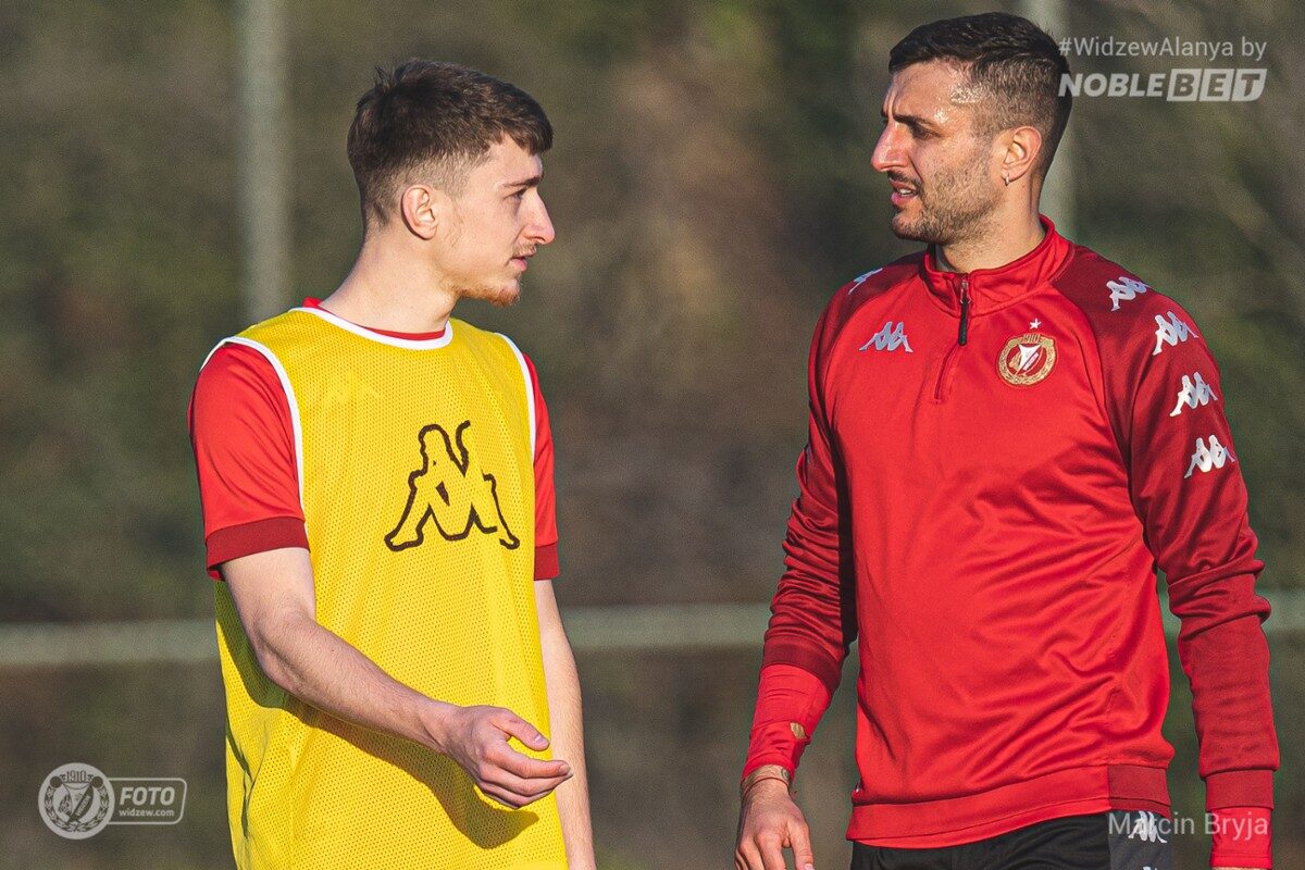 Radosław Gołębiowski i Mattia Montini podczas zgrupowania w Turcji (fot. Marcin Bryja / widzew.com)