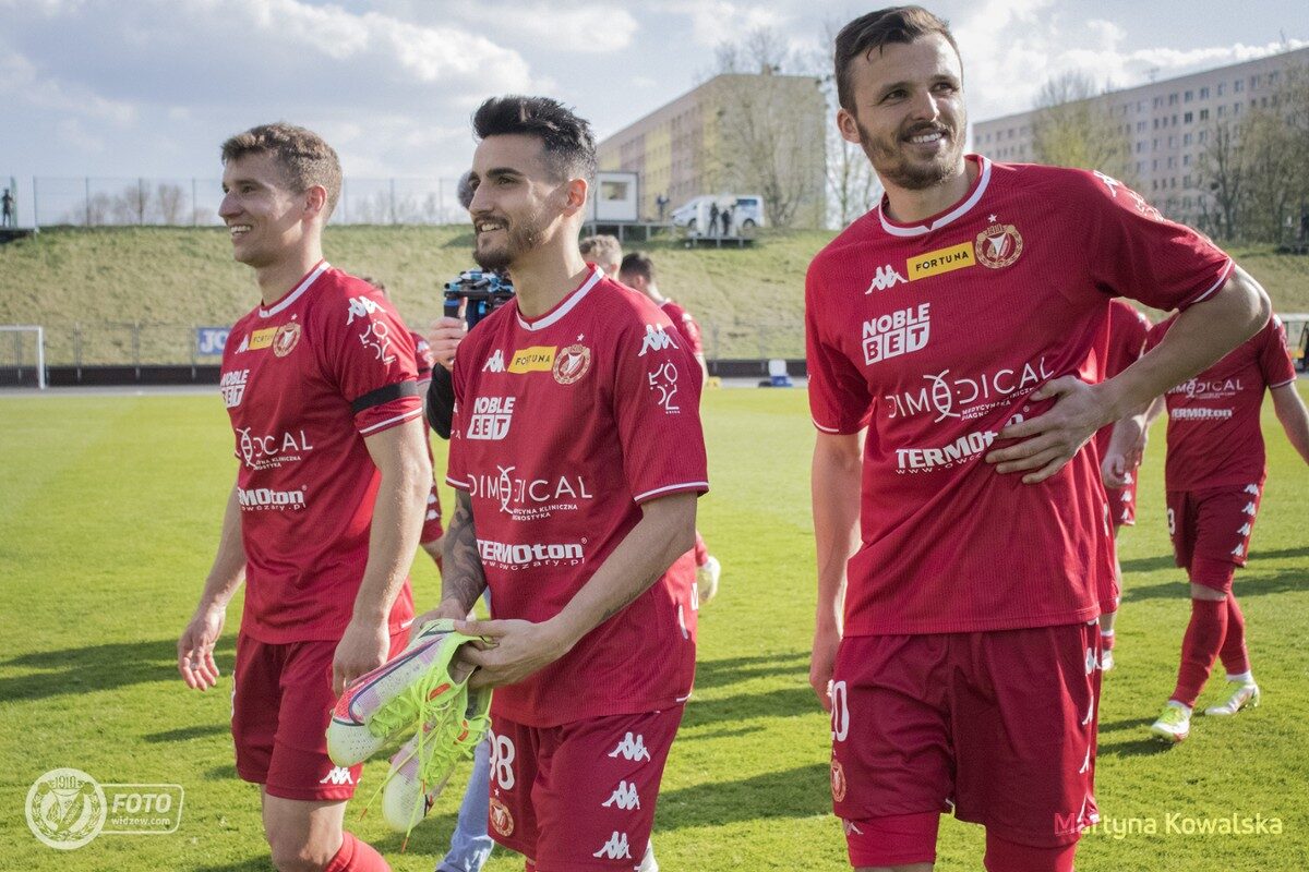 Karol Danielak, Daniel Villanueva i Patryk Lipski po meczu GKS Jastrzębie - Widzew Łódź/fot. Martyna Kowalska, widzew.com