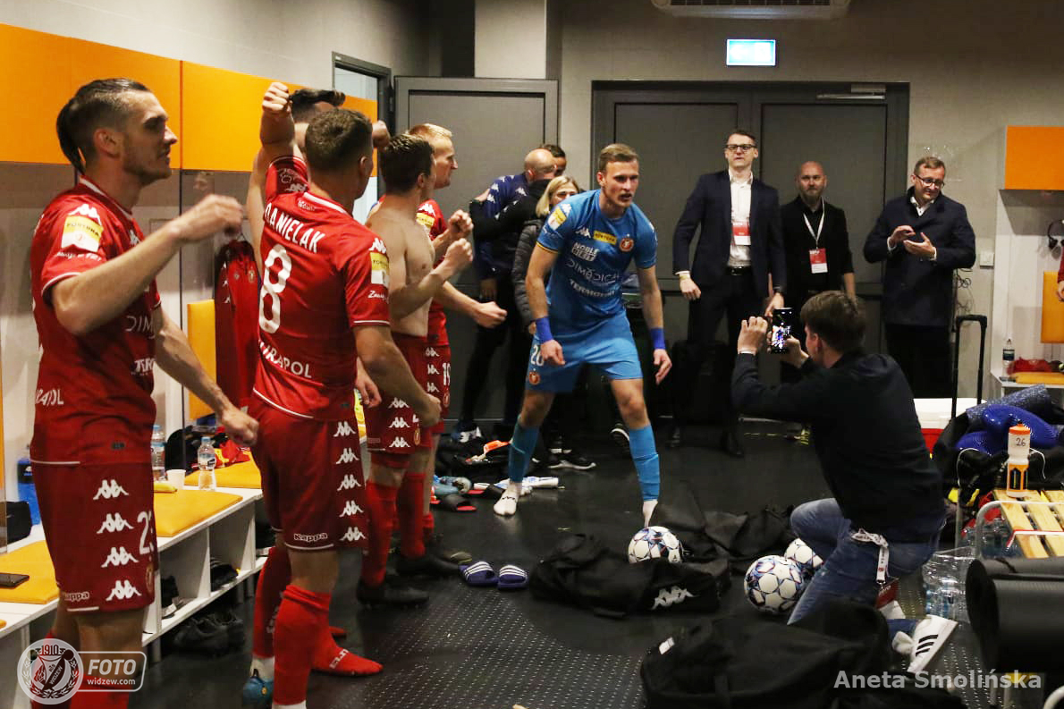 Radość piłkarzy Widzewa po derbach Łodzi. W środku Henrich Ravas/fot. Aneta Smolińska, widzew.com