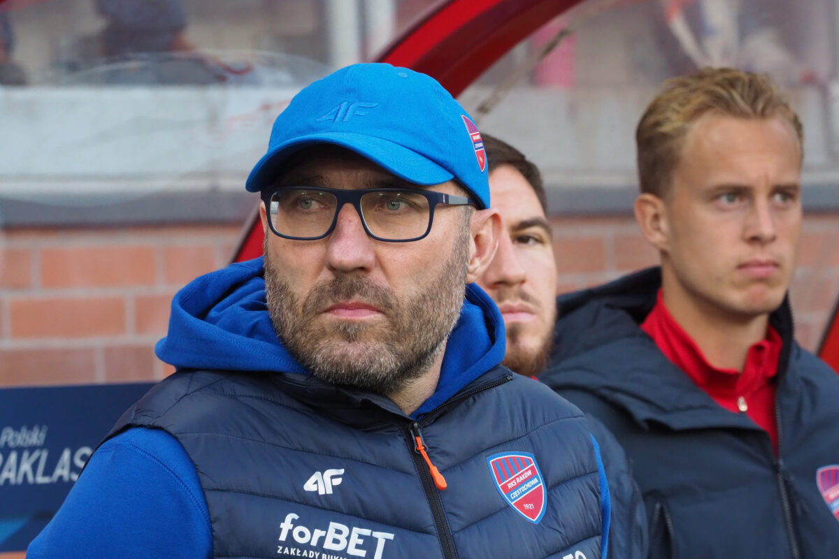 Marek Papszun, trener Rakowa Częstochowa, na stadionie Widzewa (fot. Łódzki Sport)