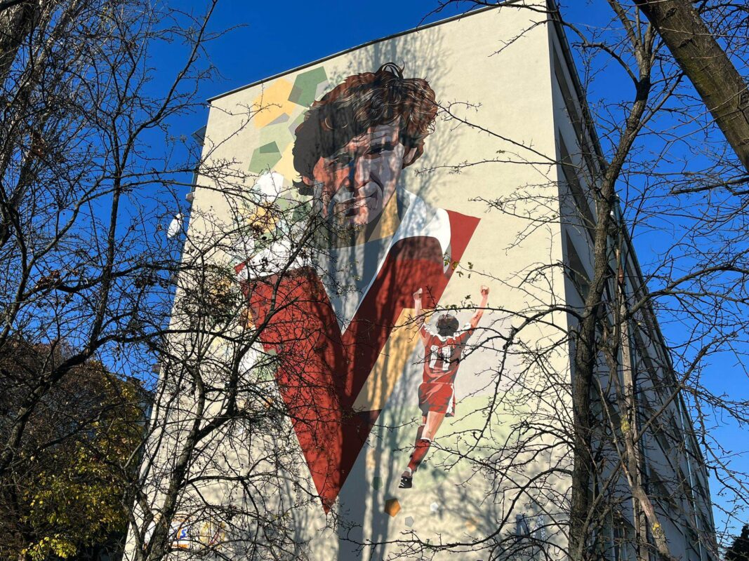 Mural z wizerunkiem Włodzimierza Smolarka, legendy Widzewa/fot. Marcin Olczyk, Łódzki Sport
